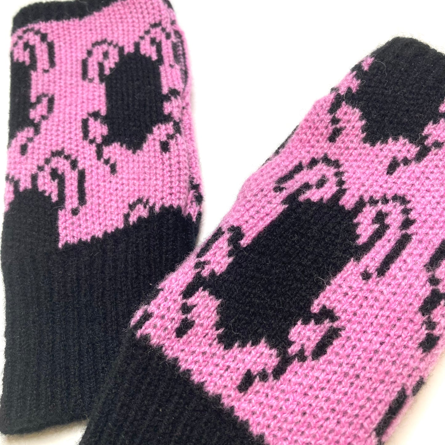 Roach wrist warmers